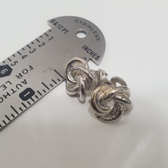 4/20 VINTAGE LARGE SILVER TONE ARTISAN MODERNIST SCULPTURAL CLIP EARRINGS. 🌴 - Picture 2 of 4